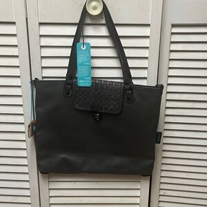 Black Woven Flap Shoulder Tote - Gabs